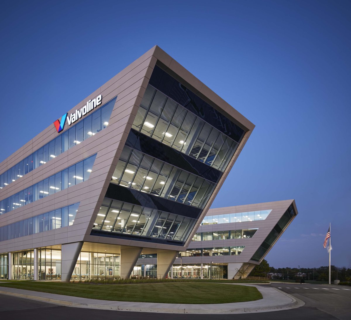 A favorite project of ours in Lexington, KY!
Valvoline World Headquarters

Architect: <a href="/scbchicago/">SolomonCordwellBuenz</a> 
Customer: Akins Company
Photography: Dave Burk Photography
EFCO Products: 5600 &amp; 5900 curtain wall, D200 &amp; D300 entrance doors