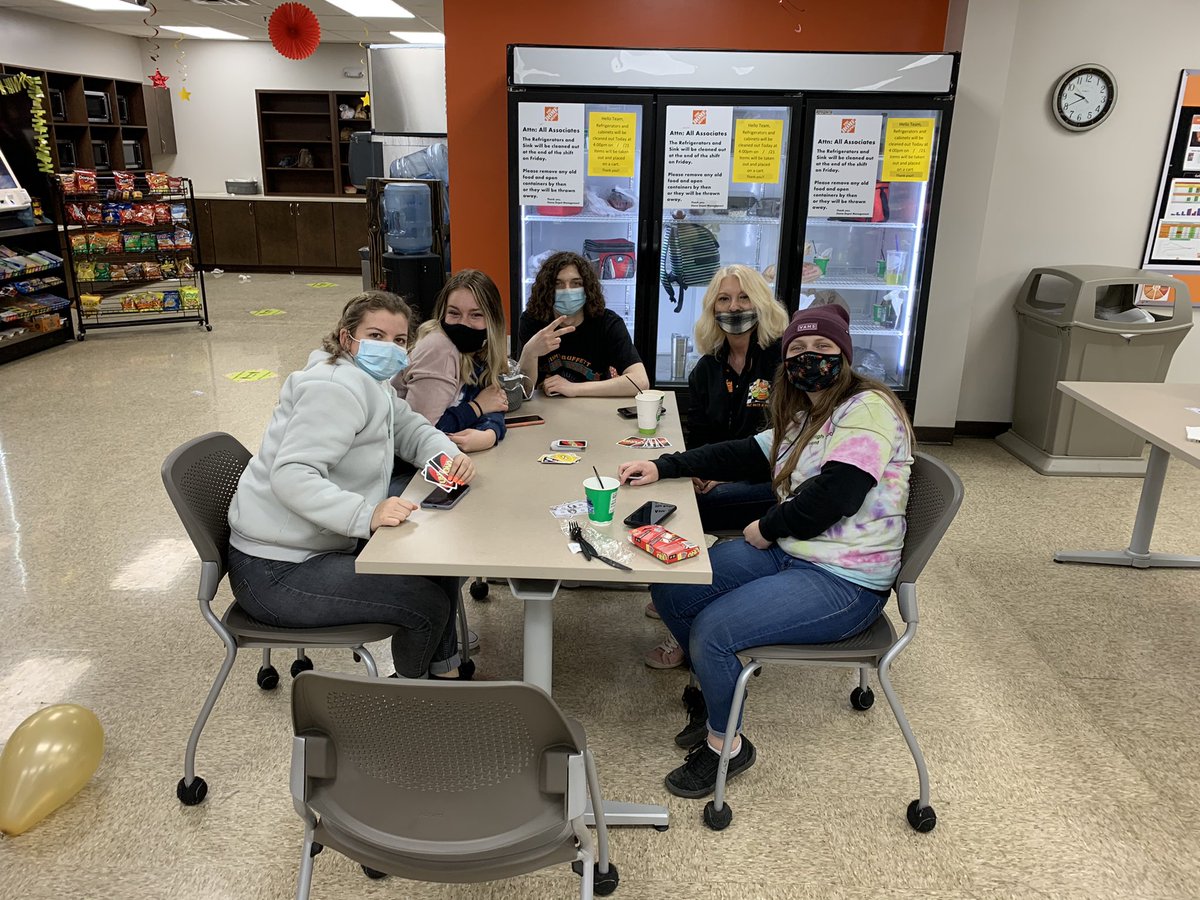 KathySwartz24's tweet photo. Had a blast doing the Carnival here at 8615! Thank you to everyone who helped me decorate or set up games! https://t.co/UNYVuE8eaH