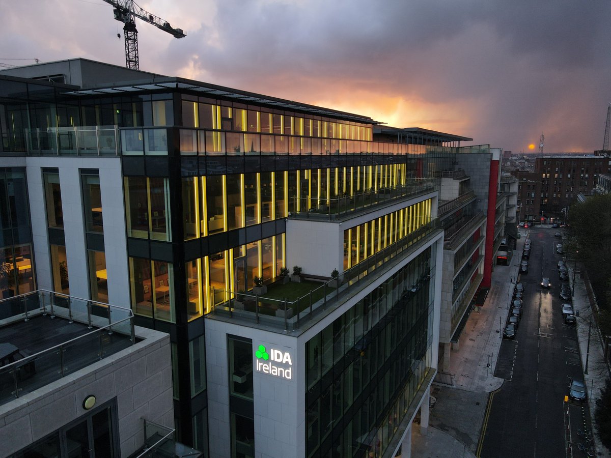 IDAIRELAND's tweet photo. Lighting our building yellow as the sunsets on #DaffodilDay in support of the fantastic work of the @IrishCancerSoc https://t.co/28V4gWnYAF