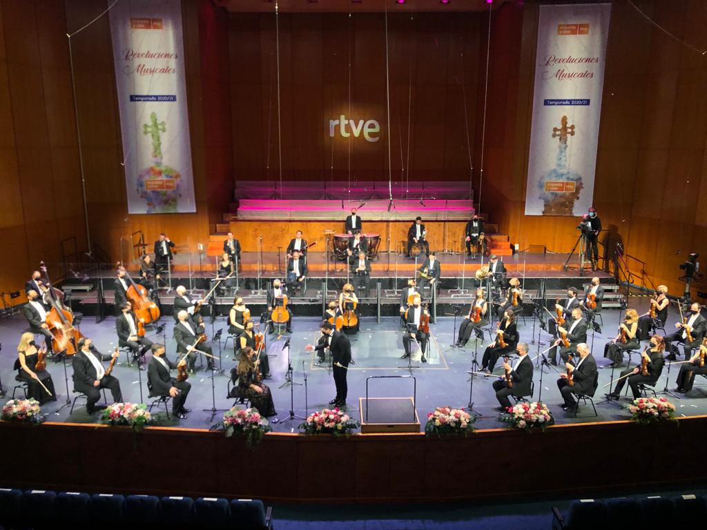 OCRTVE's tweet photo. Concierto del ciclo de Jóvenes Músicos con la violinista Tetiana Lutsyk y el director @rodolfobarraez https://t.co/fDLjVPc3ZL