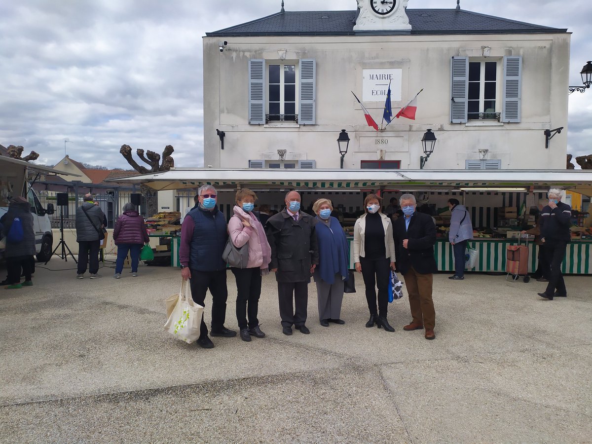 DanyBoyer91's tweet photo. inauguration marché de @CMonteloup avec @AlainArtore  @guycrosnier &amp; élus du territoire
✅produit régionaux de qualité et diversité 
✅accueil chaleureux  convivial 
Tous les vendredis après midi,  venez nombreux 
Soutenons nos commerces &amp; produits locaux
https://t.co/tLkUwa48VR https://t.co/MR1sihT0vS