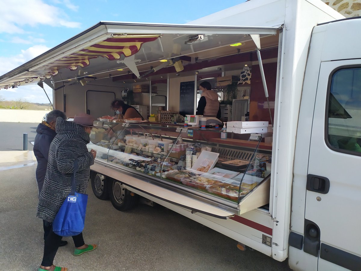 DanyBoyer91's tweet photo. inauguration marché de @CMonteloup avec @AlainArtore  @guycrosnier &amp; élus du territoire
✅produit régionaux de qualité et diversité 
✅accueil chaleureux  convivial 
Tous les vendredis après midi,  venez nombreux 
Soutenons nos commerces &amp; produits locaux
https://t.co/tLkUwa48VR https://t.co/MR1sihT0vS