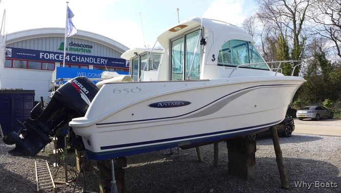 The Antares 650 HB combines a modern and elegant silhouette with a powerful hull. Functional while prioritising fishing above all else, this Antares also offers many ingenious fittings designed for coastal cruisers➡️ buff.ly/3vZSgCs