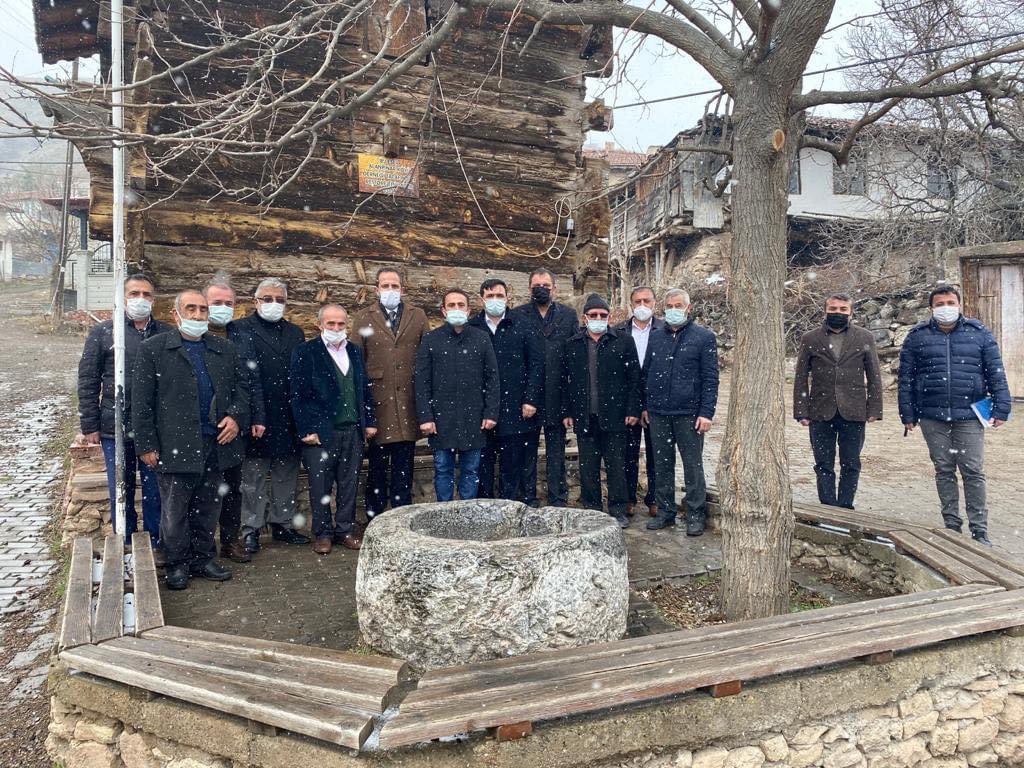 Bahrikilic18's tweet photo. Köy Muhtarımız ve vatandaşlarımızın talepleri kapsamında yapılacak çalışmaların değerlendirmesini #Merzi #Başeğmez #Aşağıçavuş köylerini ziyaret ederek yaptık. https://t.co/VPfpGXT65r