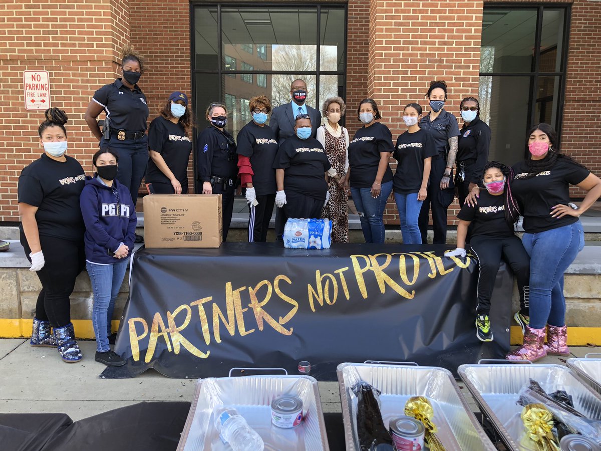 PGCPAL's tweet photo. #PGCPAL was honored to partner with #partnersnotprojects, providing the women and men of the Prince George's County Police Department with a hot lunch! Partnerships between police and community are so important! @PGPDNews @CEXAlsobrooks @Nationalpal https://t.co/rejGqQmcUe