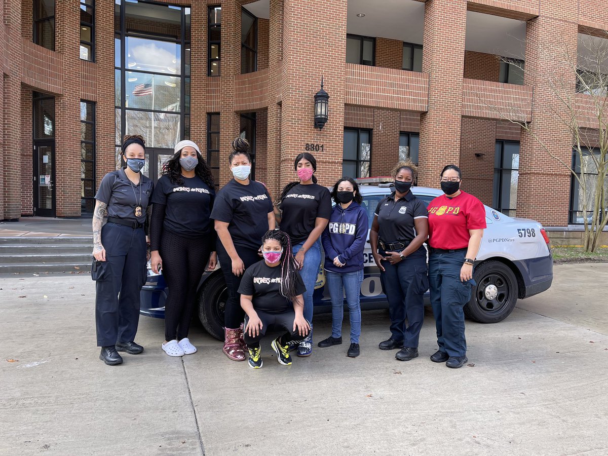 PGCPAL's tweet photo. #PGCPAL was honored to partner with #partnersnotprojects, providing the women and men of the Prince George's County Police Department with a hot lunch! Partnerships between police and community are so important! @PGPDNews @CEXAlsobrooks @Nationalpal https://t.co/rejGqQmcUe