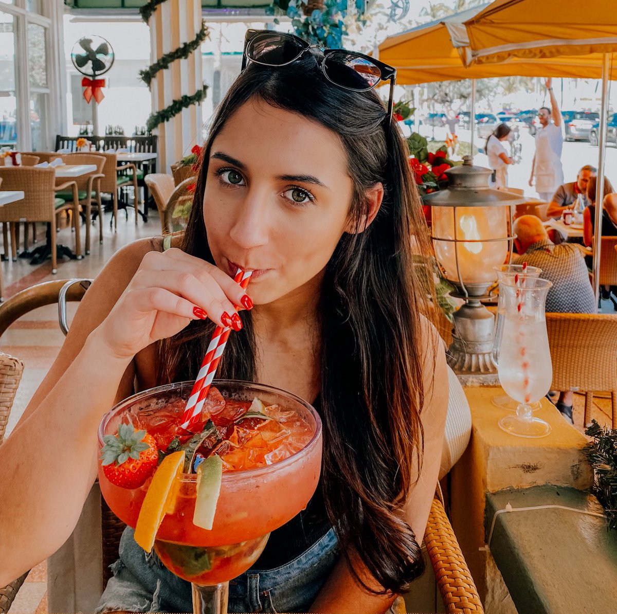 MsMegTrades's tweet photo. Cheers to the weekend! May the next week be amazing for us all 💰😀 https://t.co/3TGWIeM1P6
