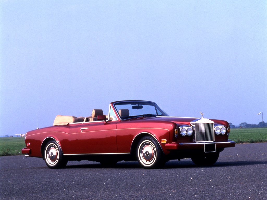 Plantureux's tweet photo. Si vous aviez un budget illimité pour acheter les voitures de vos rêves, lesquelles prendriez-vous ? 🙂

Personnellement : Rolls Royce Corniche - Aston Martin Vanquish 2001 - un ancien Jeep Wagoneer - Porsche 993 Targa 4S ❤ https://t.co/s3dDFNNMFk