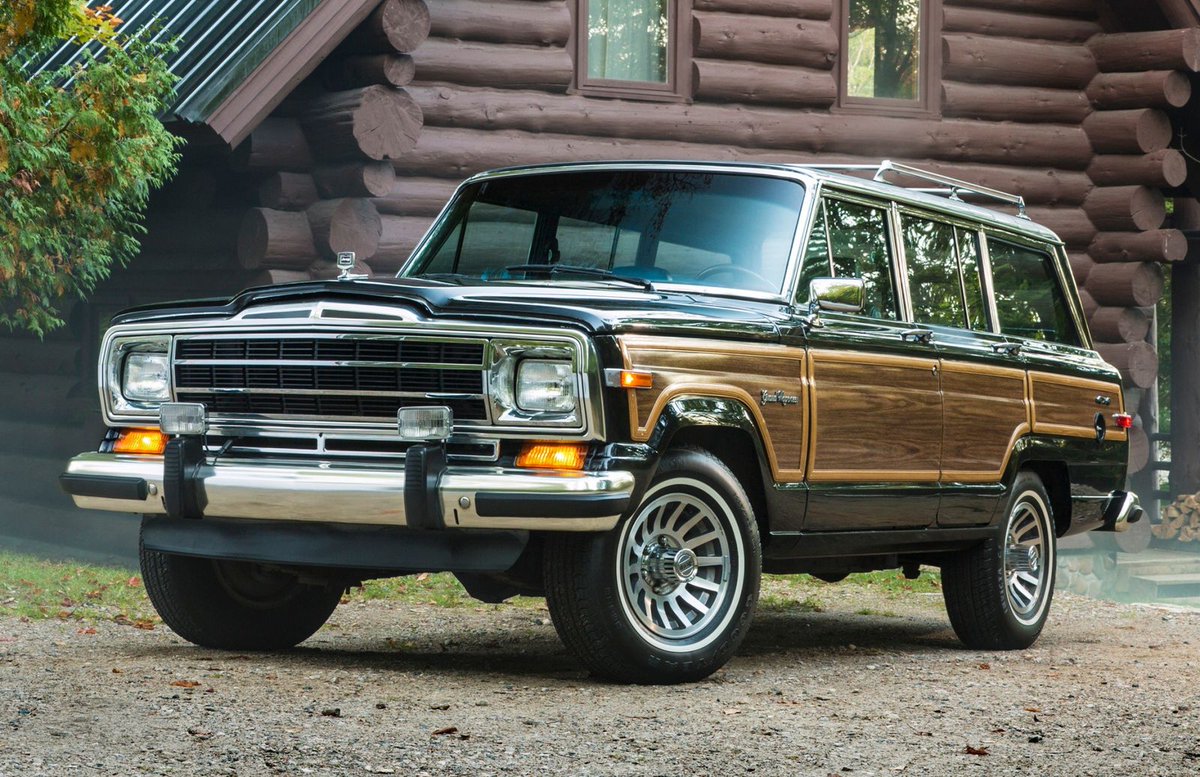 Plantureux's tweet photo. Si vous aviez un budget illimité pour acheter les voitures de vos rêves, lesquelles prendriez-vous ? 🙂

Personnellement : Rolls Royce Corniche - Aston Martin Vanquish 2001 - un ancien Jeep Wagoneer - Porsche 993 Targa 4S ❤ https://t.co/s3dDFNNMFk