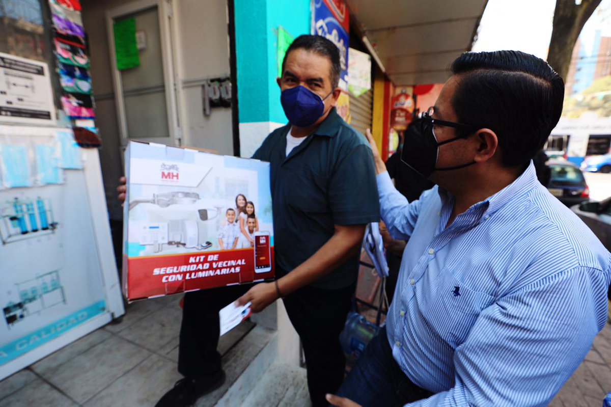 vromog's tweet photo. Con el #DiarioCONTIGO trabajamos dando mantenimiento al espacio público, mejorando la imagen urbana y acercando los servicios de la @AlcaldiaMHmx a la población. Hoy estuvimos en #Popotla II brindando atención

#MHelCorazónDeLaCapital https://t.co/8Dj1rHqPBH