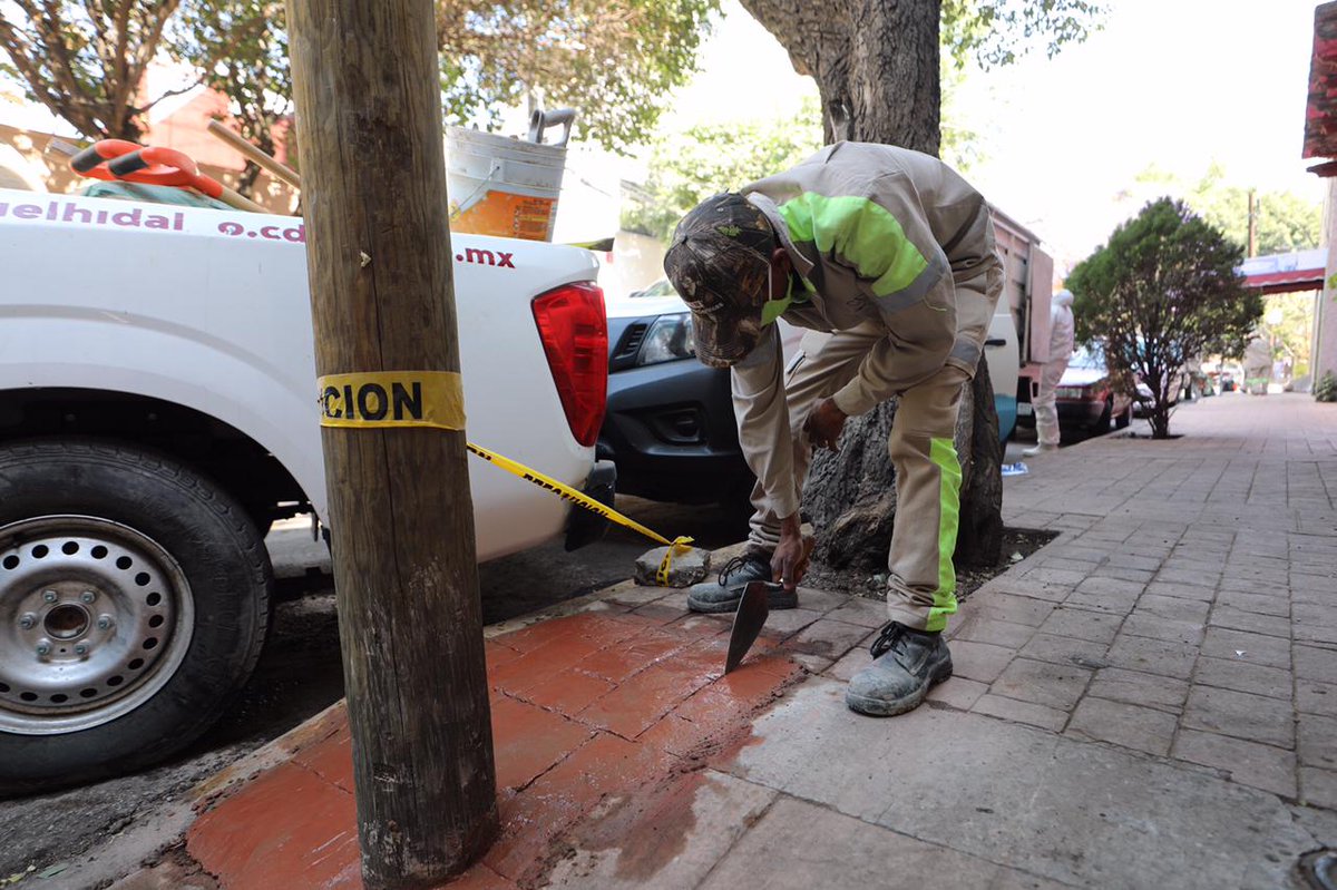 vromog's tweet photo. Con el #DiarioCONTIGO trabajamos dando mantenimiento al espacio público, mejorando la imagen urbana y acercando los servicios de la @AlcaldiaMHmx a la población. Hoy estuvimos en #Popotla II brindando atención

#MHelCorazónDeLaCapital https://t.co/8Dj1rHqPBH