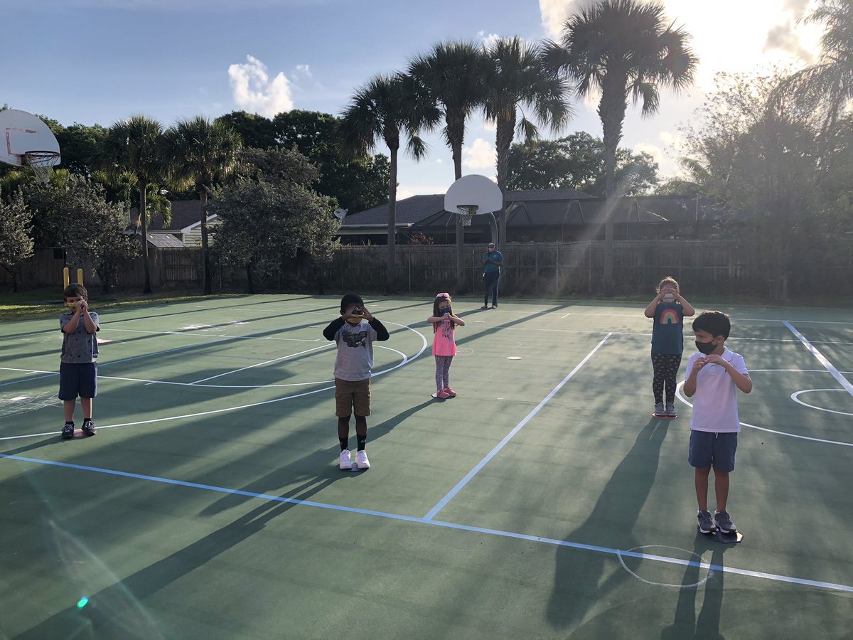 CoachGlynnPE's tweet photo. Heart hands for SEL Day from kindergarten! #SELDay  #HeartHands @AllamandaES #Allamazing #HealthAndWellness #PBCPERocks https://t.co/eCjwktPnie