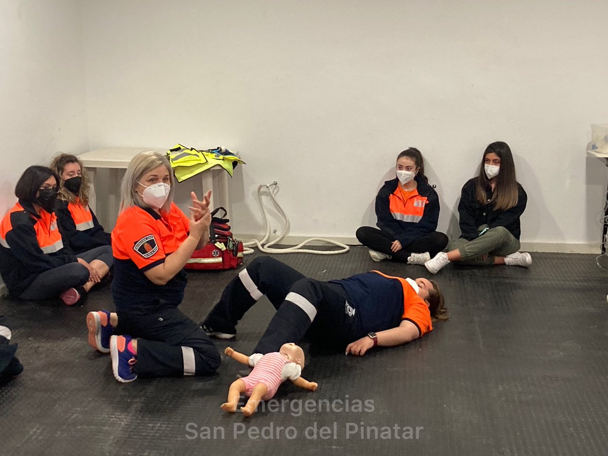 Emergencias112s's tweet photo. Continuamos con el Curso de Primeros Auxilios. 

El Parto 👶🏻 #PrimerosAuxilios #ElParto https://t.co/1BR0KkRxf4