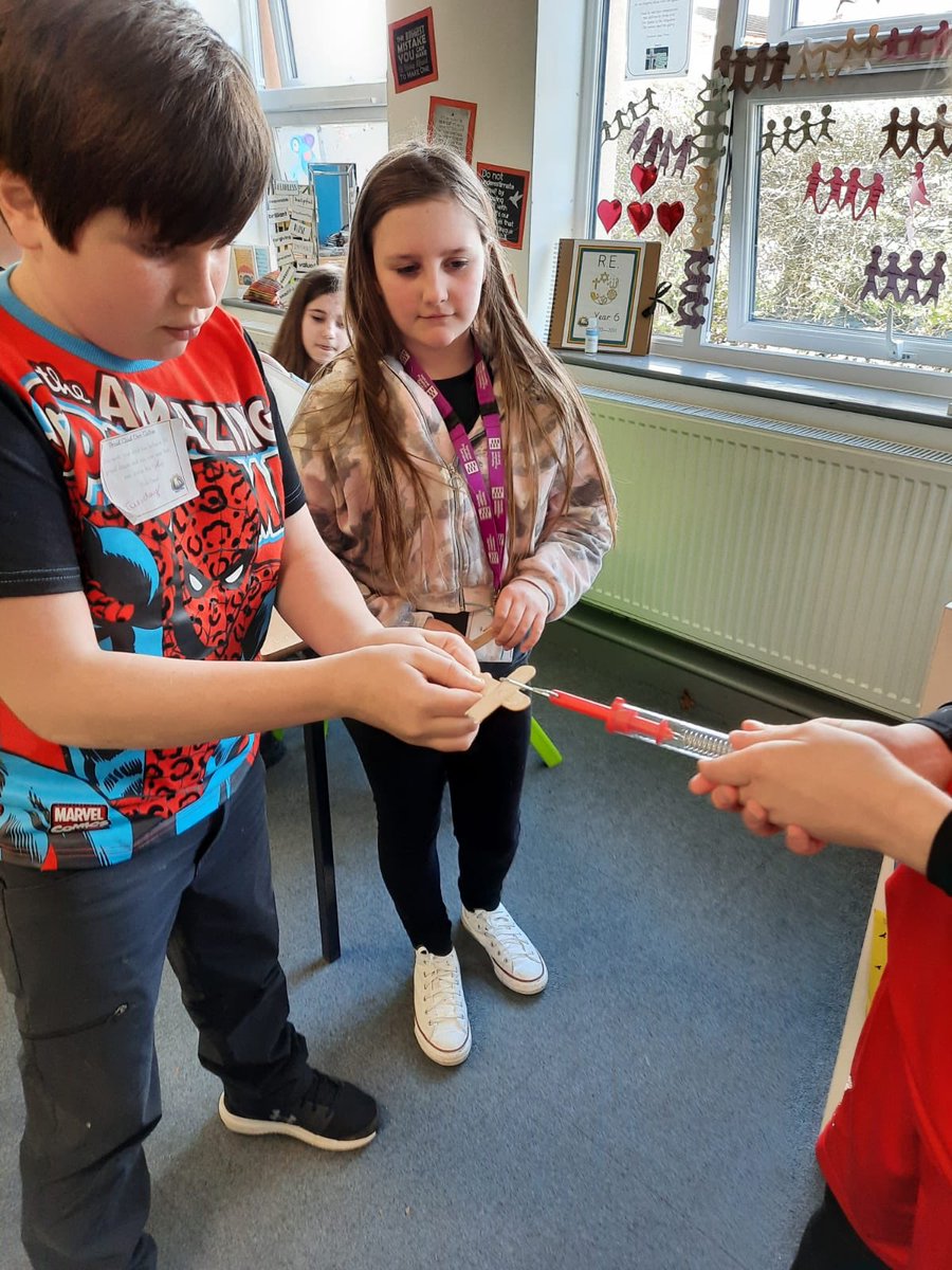 e_portchrist's tweet photo. Today was y6's science day. We had great fun making glue, filling holes in buckets and blowing bubbles. https://t.co/bkzojL8Lp0