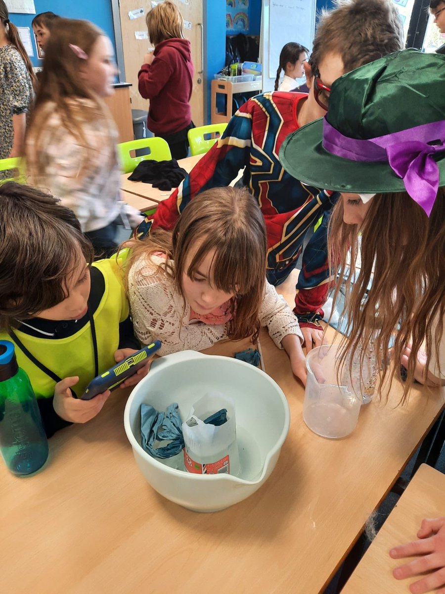 e_portchrist's tweet photo. Today was y6's science day. We had great fun making glue, filling holes in buckets and blowing bubbles. https://t.co/bkzojL8Lp0