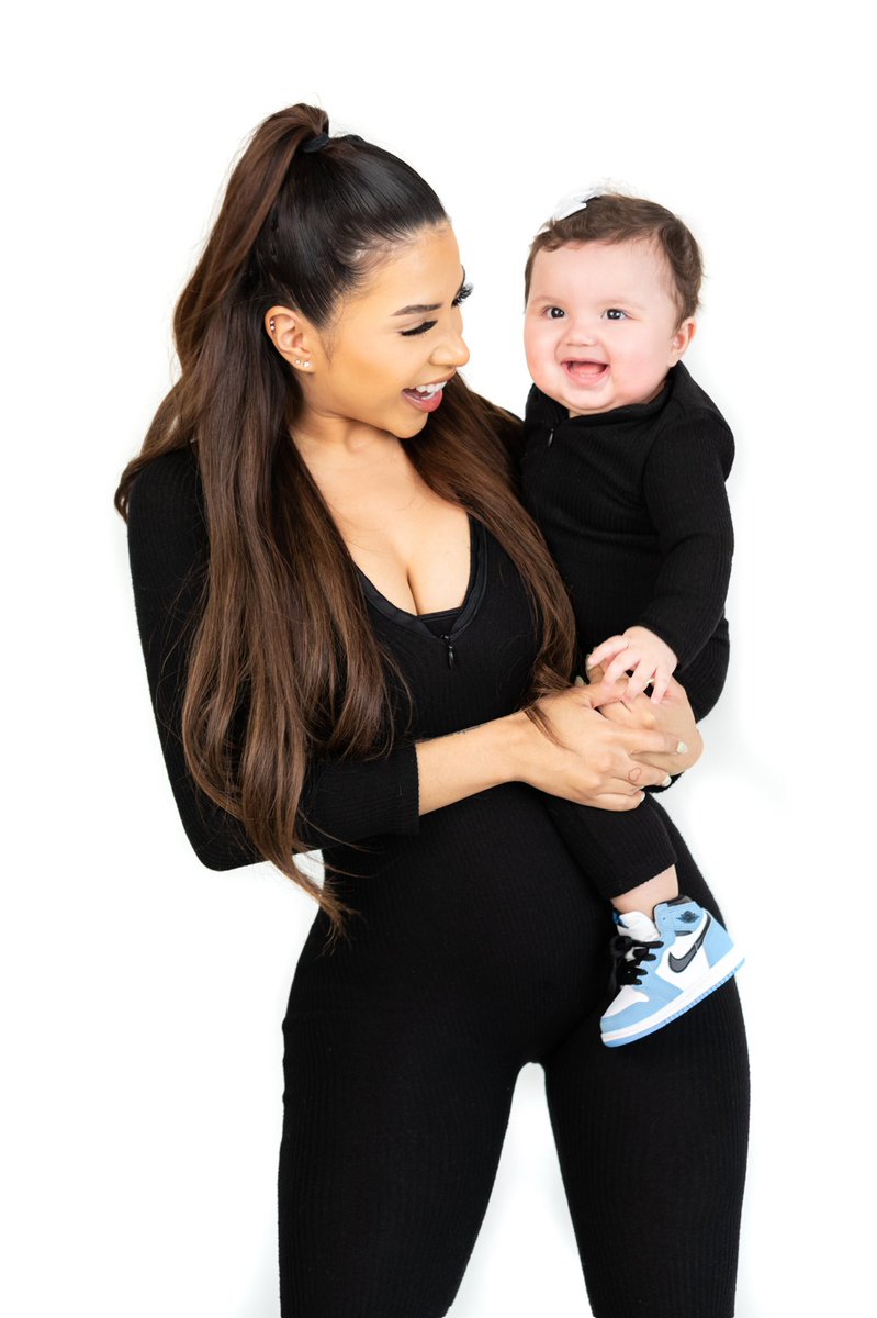 elsyguevara's tweet photo. Why do I look like my baby’s nanny 😂🙂🖤 https://t.co/7YUWF3pQ2t