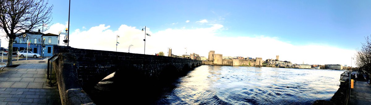 SeanRyanT's tweet photo. #100daysofwalking #Limerick #Munster #Flags up #Leinster v #Munster @PRO14Official final tmrw #ThomondBridge #KingJohnsCastle @TheTweetyStone #RiverShannon #OCallaghansStrand + #Hailstones !!#MarchMadness #weather @NTBreakfast #Ireland #StaySafe #Walking #ActiveLimerick https://t.co/4w7xD574vb