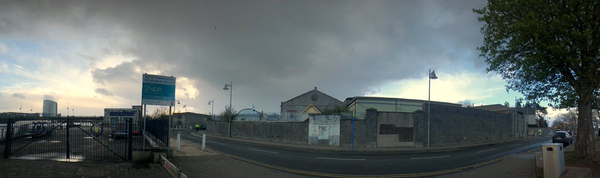 SeanRyanT's tweet photo. #100daysofwalking #Limerick #Munster #Flags up #Leinster v #Munster @PRO14Official final tmrw #ThomondBridge #KingJohnsCastle @TheTweetyStone #RiverShannon #OCallaghansStrand + #Hailstones !!#MarchMadness #weather @NTBreakfast #Ireland #StaySafe #Walking #ActiveLimerick https://t.co/4w7xD574vb