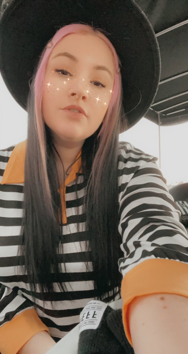 fabooleebee's tweet photo. The pfp 💕                           The user 💕 https://t.co/Cn0qLCm3S5