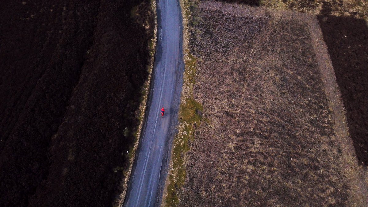 reizkultur's tweet image. Roads less travelled. I cycled this road on day 1 of my trip around the world. And it hasn’t lost a single inch of its attraction. And it might as well be the road to embark on a new project soon. Happy weekend cycling everyone! #scottishborders #eastlothian #lammermuirs
