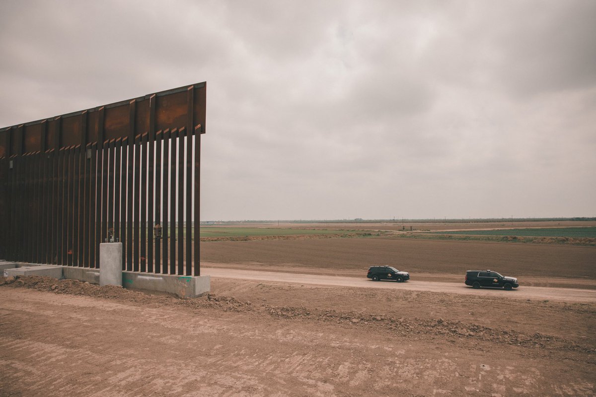 SenateGOP's tweet photo. Joe Biden froze border wall construction.
It now remains unfinished.
Border Patrol told us over and over and over: we must finish the wall. https://t.co/BLzU0FvdJs