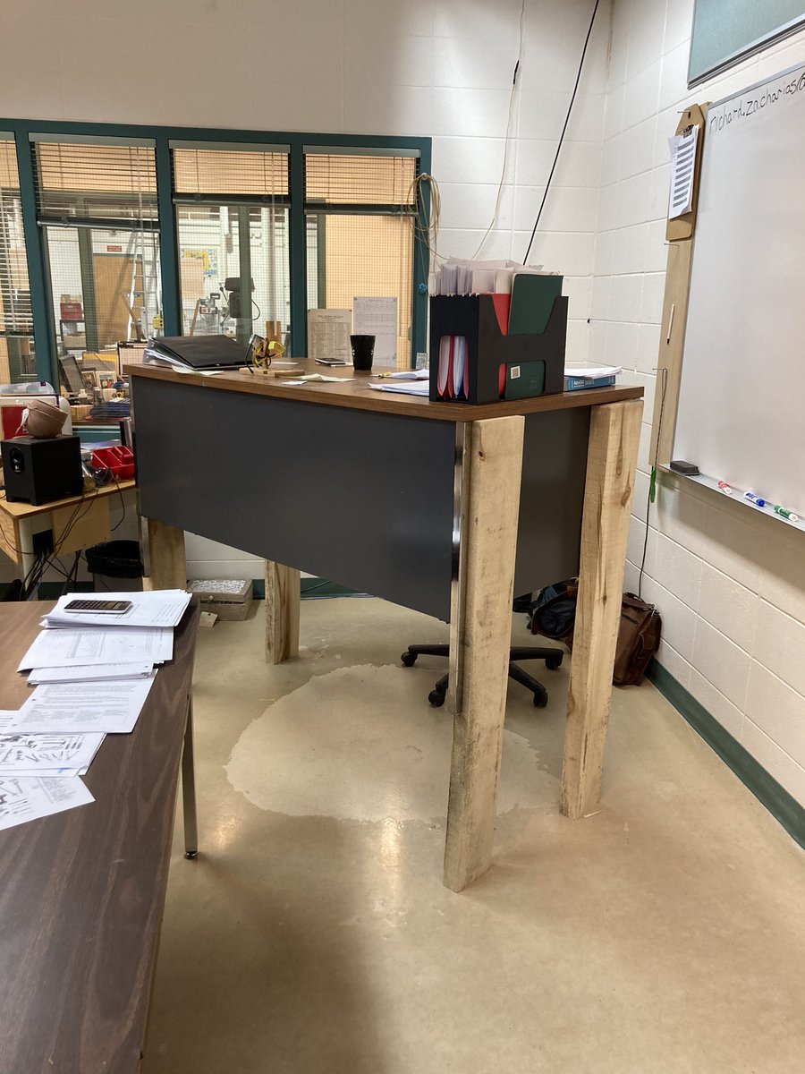 ArgueD15's tweet photo. Rookie teacher pranks veteran teacher, so veteran teacher responds. The ball is now in your court young grasshopper. https://t.co/vRUmLUX5bb