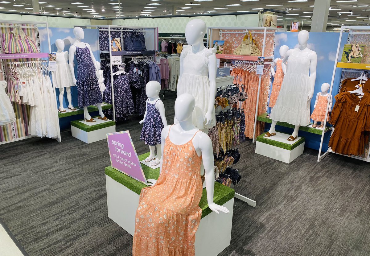 Spring has sprung at 2357! Loving the new family floral dress shop!🌸🌷🌼
@JPDixon77 <a href="/AshMo2357/">Ashley</a> <a href="/KevinKaminski10/">Kevin Kaminski</a> <a href="/AlyssaB2357/">Alyssa Blotevogel</a> @ArielRolling <a href="/camp2357/">KayCamp2357</a>