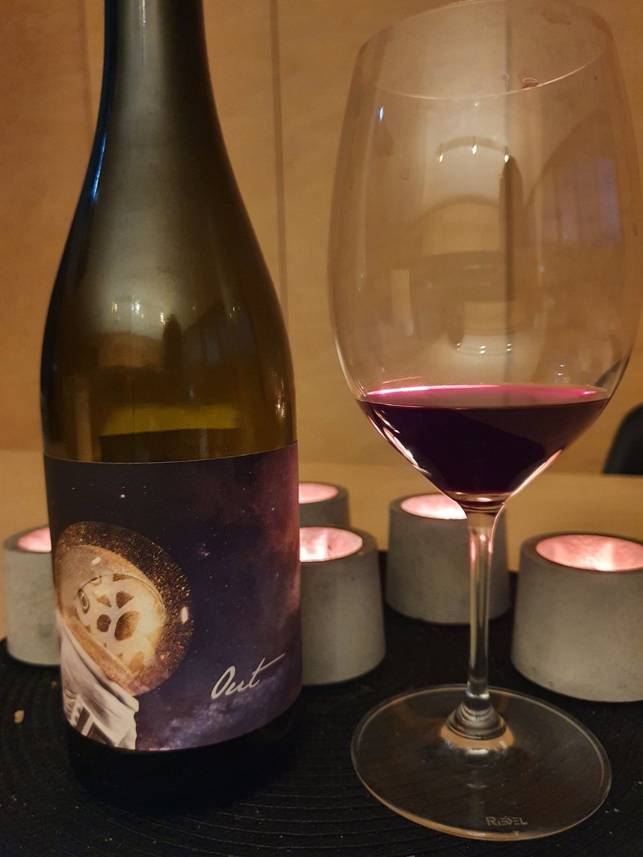 ConneelyWessels's tweet photo. Happy Friday fellow #winelovers!Just have to share this beauty of an #austrianwine called Out from #JudithBeck @LeCaveau1 wines.Think jammy strawberry,cherries,plums...a wine right up my street. @Latitude_51 @stfranciskinsale
#winelover #thatfridayfeeling @RiedelUK @kinsale_ie https://t.co/w5xNGMd5jp