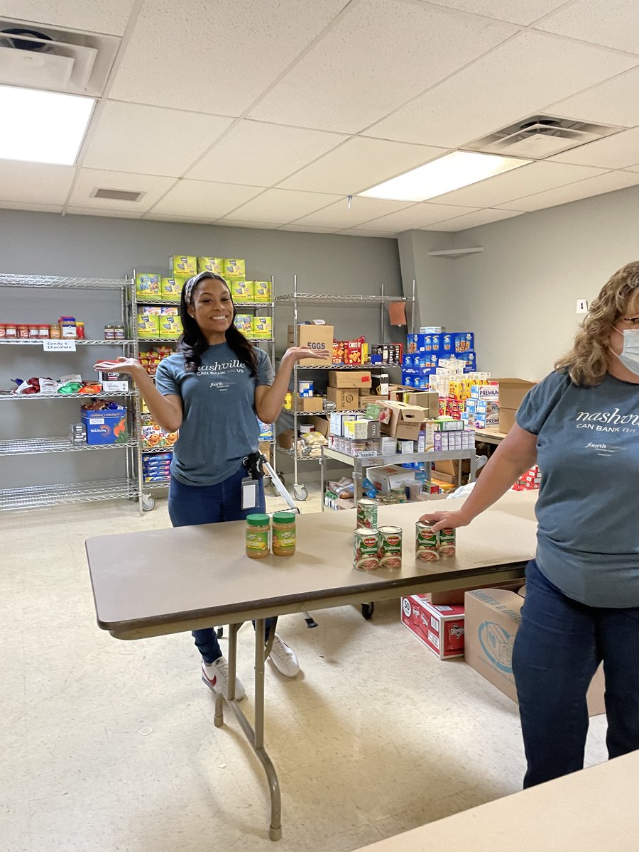 fourthcapbank's tweet photo. Happy #FourthFriday! Some of our team spent the morning at The Branch of Nashville and they put us to work unpacking, sorting, and preparing food to distribute to families in need. We ended the day with @slimandhuskys, so it wasn't all hard work! #decidedlylocal #makeadifference https://t.co/43gkIhuAje