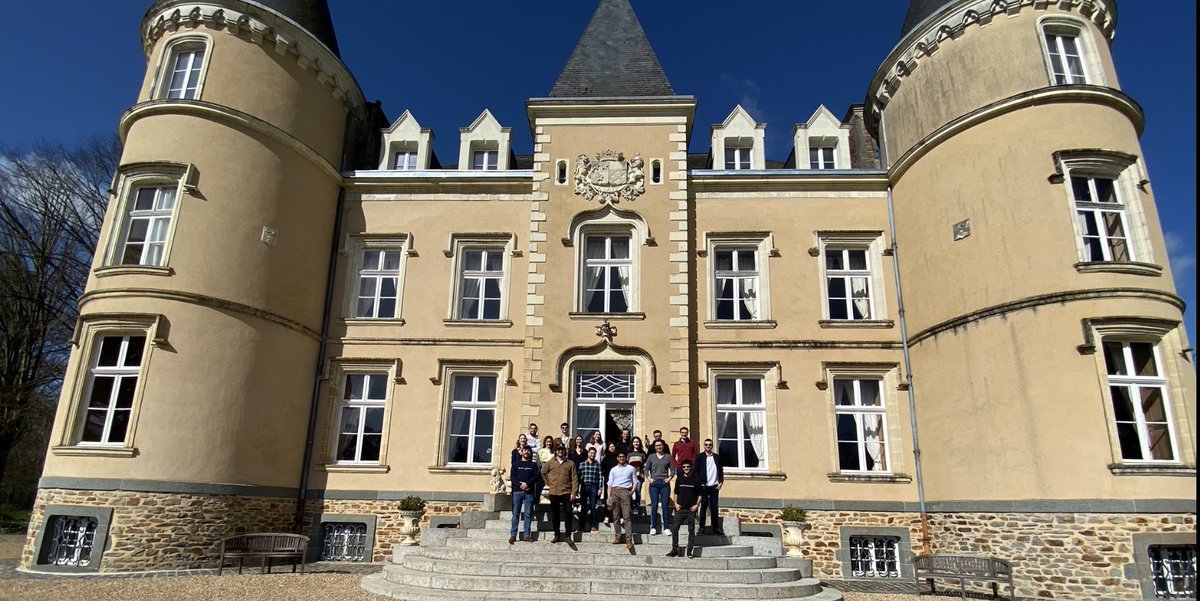 RomainDelaume's tweet photo. Quand les Mousquetaires @DartagnansFR partent en séminaire, il y a forcément un petit bout de patrimoine pas loin👌🏼

Quelle fierté de nous voir grandir !

#quelleéquipe #startup #innovation #passion

@LaMotheOff @Ebaupinay @ChateauVibrac @GoDartnGo @NuitdesChateaux https://t.co/d0v5mRQYpp