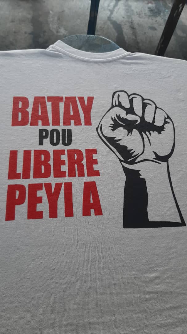 VelinaEC's tweet photo. Mobilize! Mobilize!
Angaje n pou nou libere peyi nou anba men kowonpi, enkonpetan, bandi legal ki anvi fè n tounen nan #Diktati yo
Angaje nou pou se nou menm ki pote #Ripti nou vle a
Angaje nou paske se nou ki LAVI ak AVNI peyi nou.
Batay pou libere peyi a se batay pou LAVI NOU https://t.co/6O7YgY1uZm