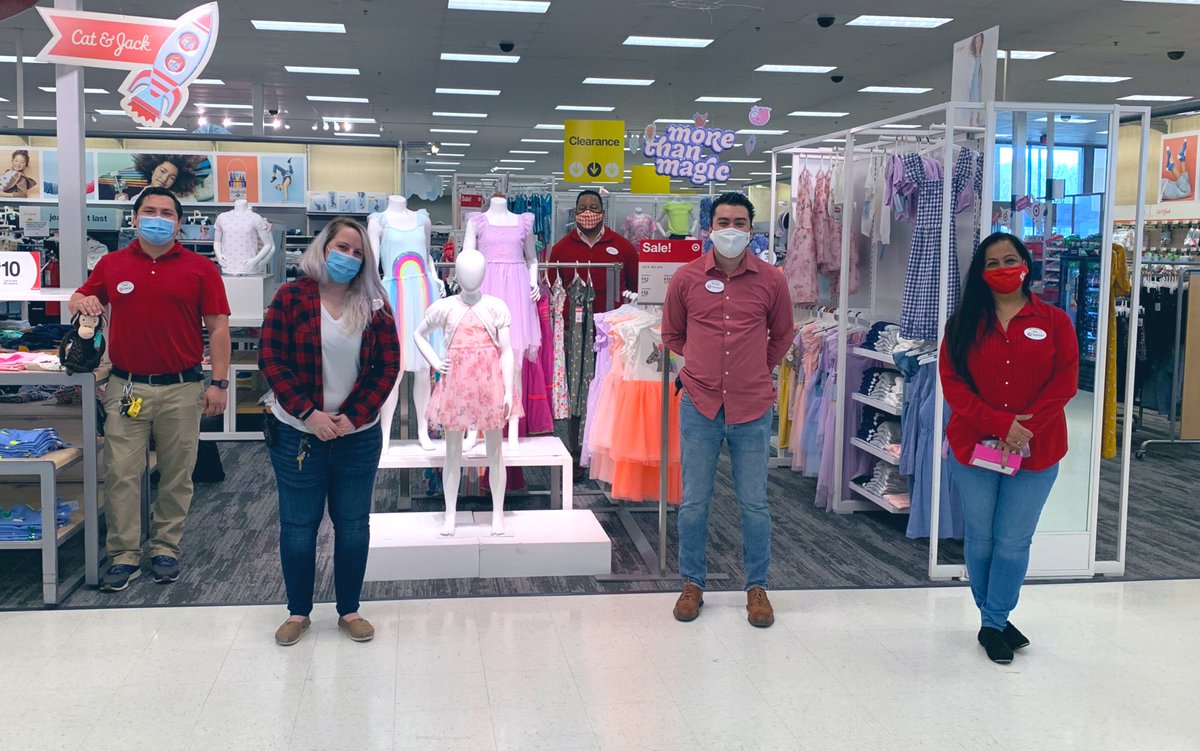wmwwheels's tweet photo. Had a great time with the Dumfries, VA team today!  🙌🏻 Exciting to see, hear, and feel the energy and pride! @CesarEstrada34 thx for making sure we took a photo! 👏🏻 #WeAreTarget #WorkSomewhereYou❤️🎯 https://t.co/7mHyy8wje7