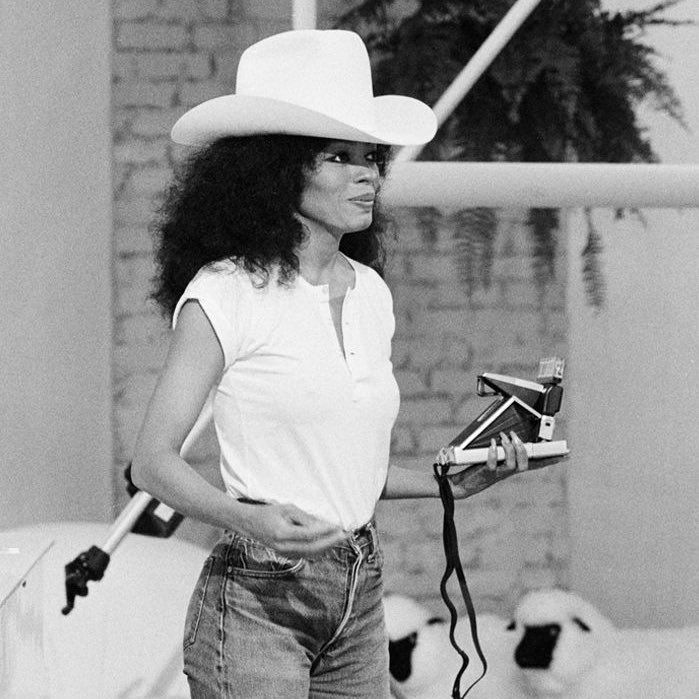 Happy birthday 
to the boss 
with the hot sauce 
Ms. Diana Ross 