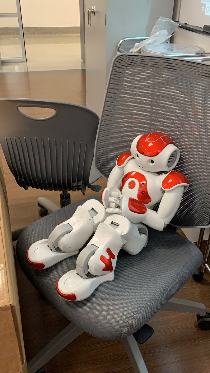TheDawnHankins's tweet photo. Waiting on my students to turn in their work.... https://t.co/6ZoeQcAr4t