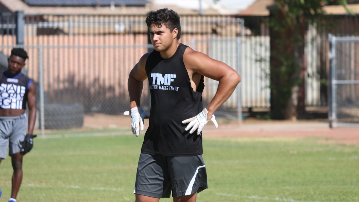 JordyHamm's tweet photo. VIDEO:

Chandler tight end Nason Coleman is seeing plenty of recruiting attention as he rehabs from a knee injury that cost him the entire 2020 season.

https://t.co/LVmqoWNXf1 via @Sports360AZ https://t.co/rRceUl0iJI
