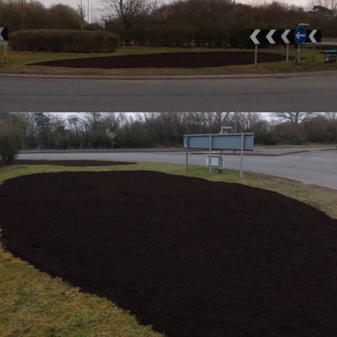 MeadowCreations's tweet photo. Two roundabouts in Newbury are now complete with Wildflowers were sown this week, which will be great to see #rewilding @MeadowCreations @wildflowerturf https://t.co/FLTMPfz05r