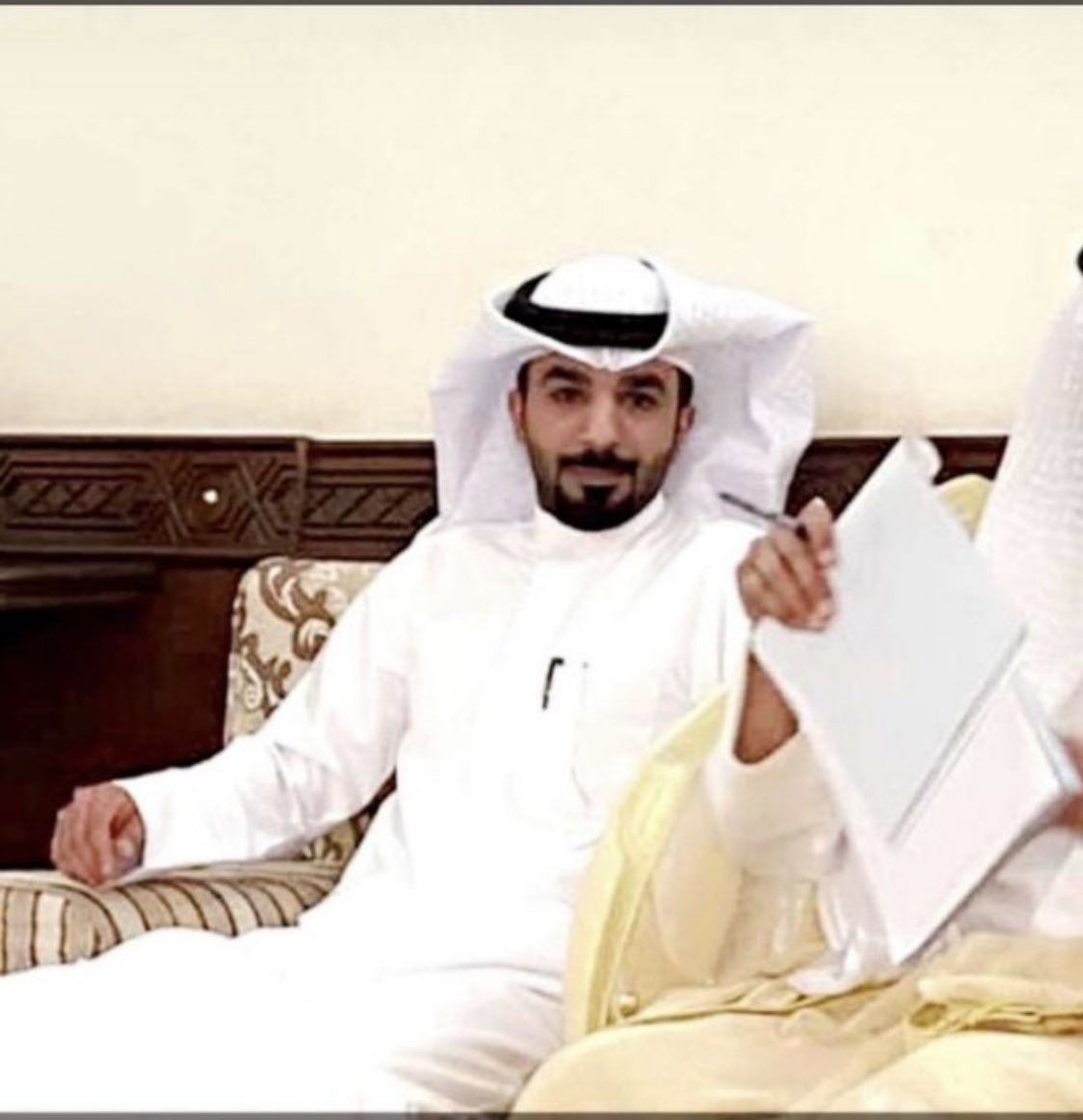 HRB_KW's tweet photo. نبارك للأخ :
عبدالرحمن سعد الشافي
عقد قرانه سائلين الله تعالى له التوفيق والسداد https://t.co/413ZSBiWo3