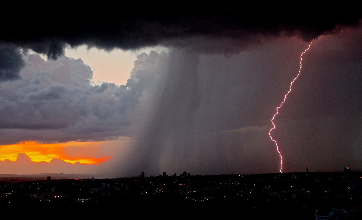 Hoy, 26 de marzo, Día Internacional del Clima.

Belleza, miedo, asombro, prudencia, respeto, encanto...TODO en UNO☀️⛅🌦️🌧️⛈️🌪️

#diainternacionaldelclima #espectacular #diainternacional
