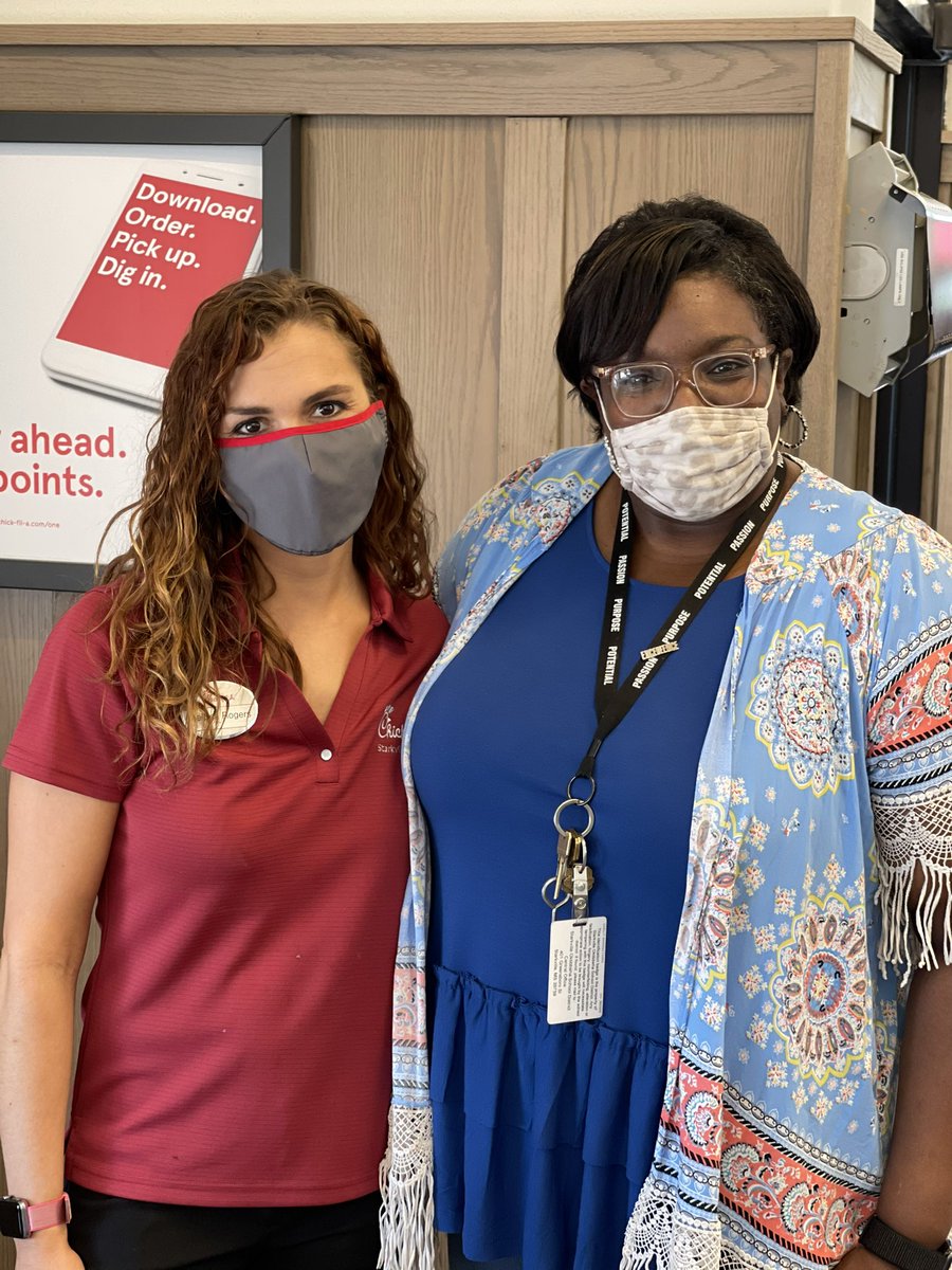 milonsc's tweet photo. Thank you Chick-fil-A for partnering with OES! Teachers enjoyed the lemonade and cookies 😎
#makelemonadefromlemons
#TeamOverstreet
#starkvillespark https://t.co/DGFdmXWoTs
