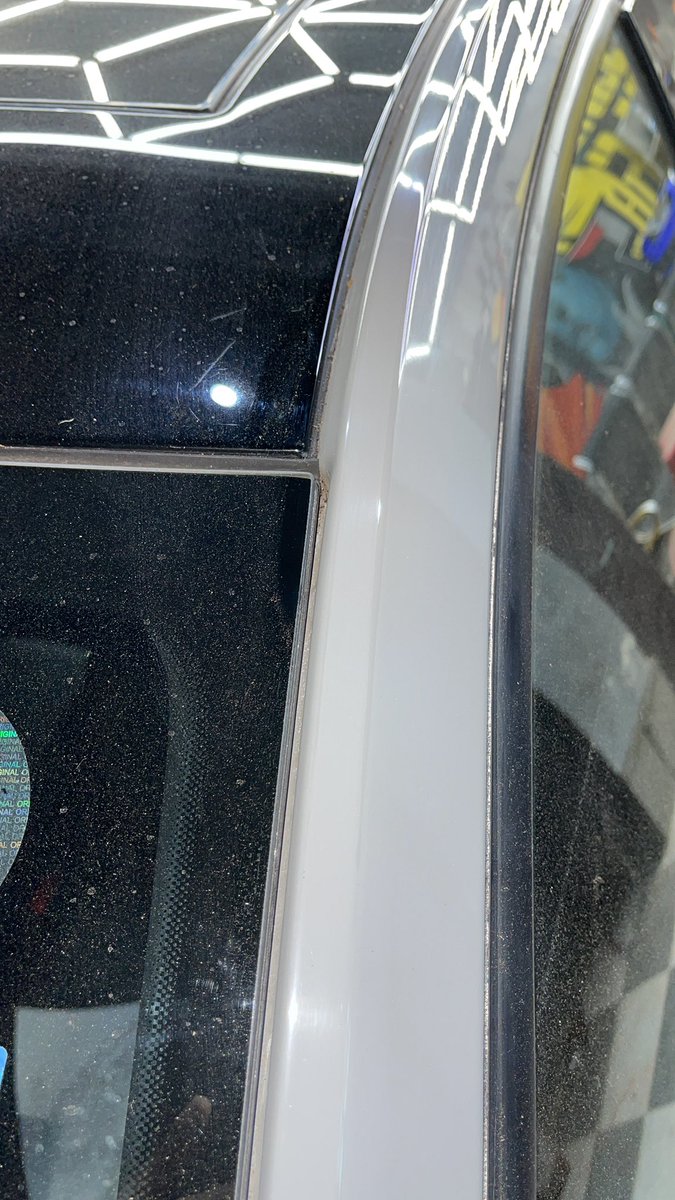 akhyil's tweet photo. @SkodaIndia  @Zac_Hollis_  @JaiAutoskoda To cover up their negligence &amp; deficiency of service JaiAuto to fix the bad paintjob that they never informed me about used buffer machine to fix the damage done and ended up completely buffering the entire paint off the car (4/10) https://t.co/I0W8IUOE7A
