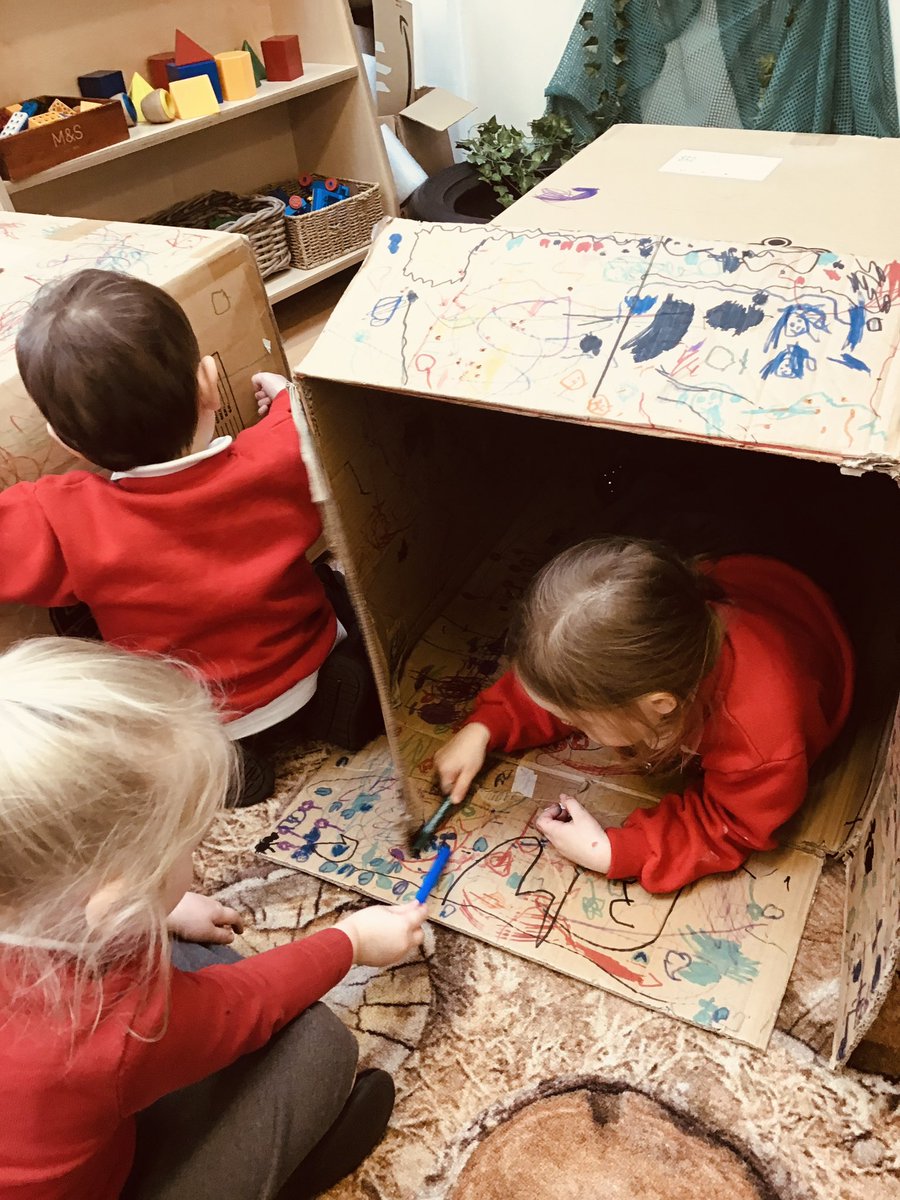Robins_HMCS's tweet photo. Is there anything more exciting than a box? We think not! 🎉 #NurseryWrens #ItsNotJustABox #MarkMaking #ReadingDen @HMC_School @EYTagteam https://t.co/xHBOvjbQk3