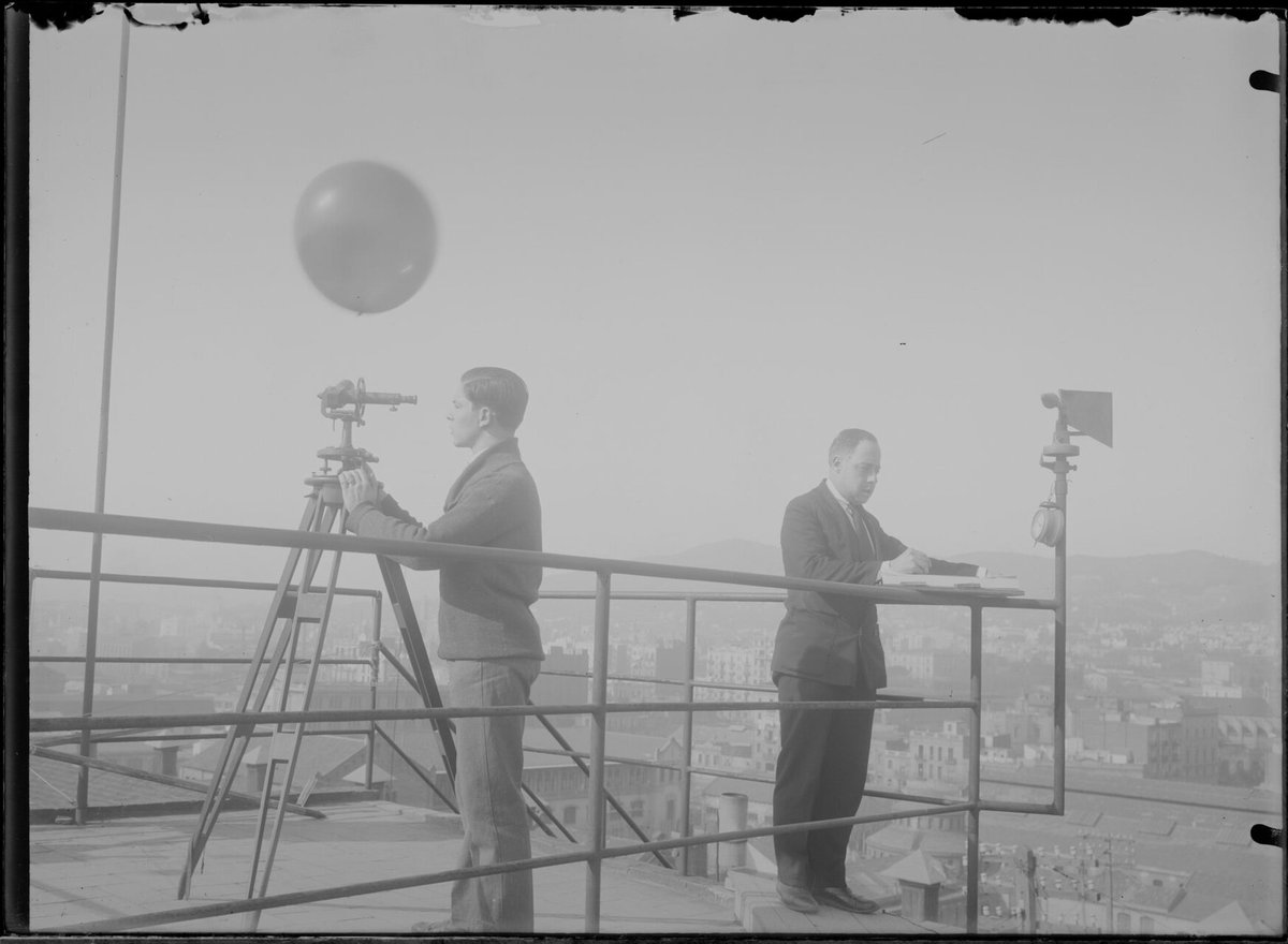 territoricat's tweet photo. 🎊 Celebrem el centenari de la creació del @meteocat! La Mancomunitat el va crear per Decret el 31 de març de 1921.

📅 Des de 1922, elaborava una predicció diària que es difonia als edificis públics i des de 1927 es retransmetia a @radiobarcelona

💪 L'has encertat? Diga'ns-ho! https://t.co/hn176JzWTB