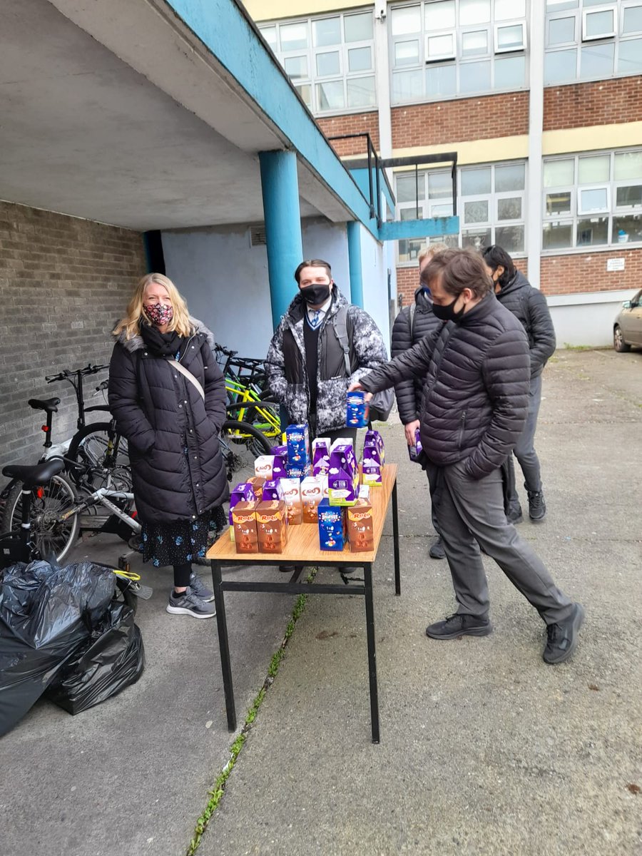 SyngeStreetCBS's tweet photo. A little #lockdown joy - Easter Eggs for our 5th and 6th year students as we enter the Easter break 🐰🥚 Hopefully the chocolate will provide some nourishment for our LC students as they prepare for their orals 🇮🇪🇫🇷🇪🇸🇩🇪 #Synger #EasterHolidays @ERSTIRELAND @PDSTGaeilge @PDST_MFL https://t.co/j76Ph1eEBl