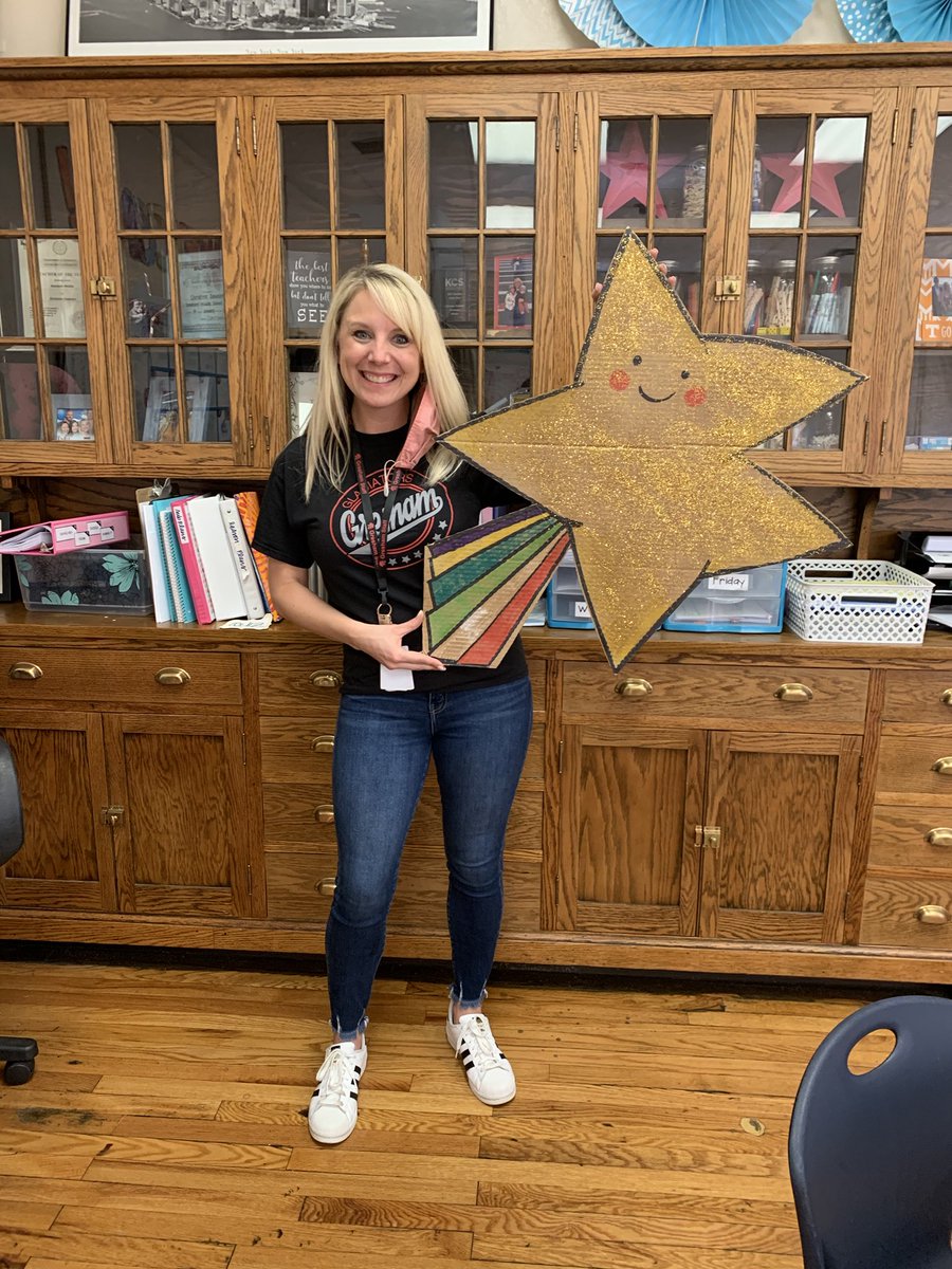 kcsHR22's tweet photo. Because ⁦@c_dawson12⁩ shines brightly every day for our students! We are so fortunate to have her on faculty. #greshamproud https://t.co/dbUkD3CQpU