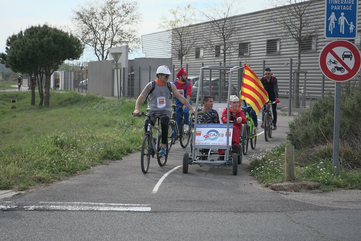 Fondation_UPVD's tweet photo. Coup de coeur du week-end pour les #Plombiers #Etablissements #Cazes qui se sont déguisés pour faire la route de #Toulouges à #Thuir pour les #étudiants en situation #handicap @upvd1 + que 2 jours pour soutenir les étudiants #tombola #dons #défis : méga bravo #Mécène #Fondateur https://t.co/kvphu1OxYR