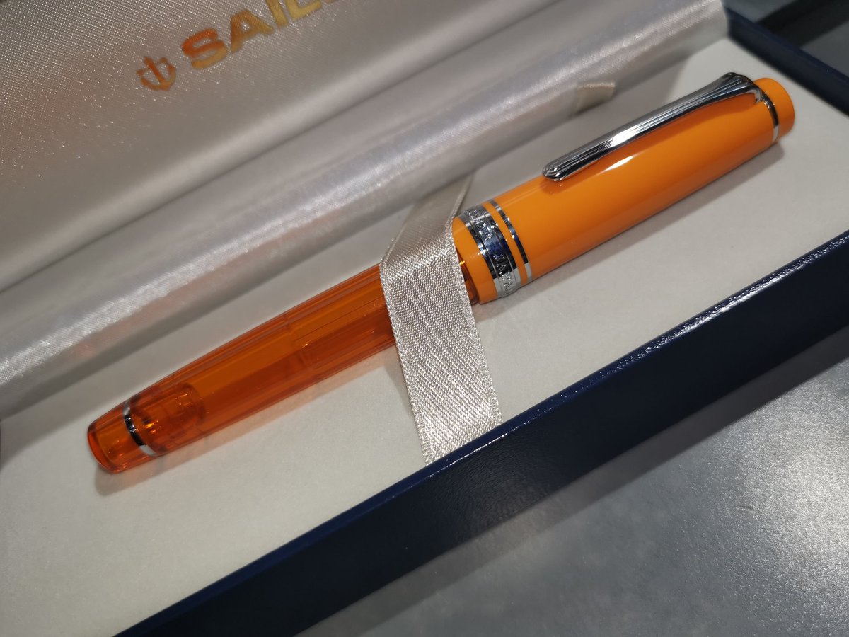 keepitinked's tweet photo. It arrived! I love it so much! Gotta love that zoom nib. The beautiful Too Hot Habanero North American exclusive from Sailor. That cute little pepper finial too! https://t.co/HXORz9wB1X