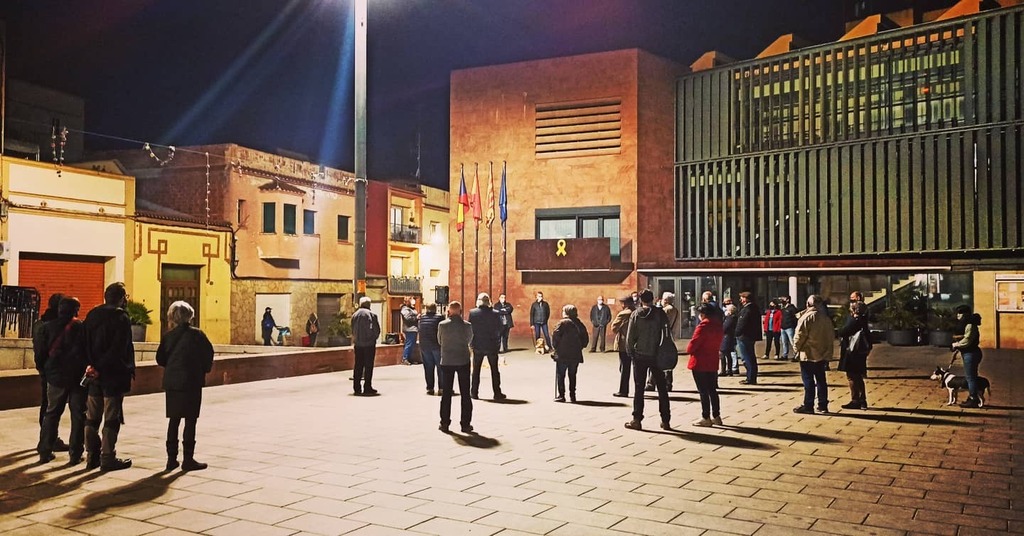 150a concentració <a href="/ANCGelida/">ANC Gelida</a> amb #audio del #davantal de <a href="/jordibaste/">Jordi Basté</a> "La guerra dels Rose" i la #cançó "Una altra ronda" de <a href="/somrobaestesa/">12/12 ❤️‍🩹 L'ÚLTIMA ESTESA</a> #LlibertatPresosPolítics #Gelida #Penedès instagr.am/p/CM5RoVnBwPz/