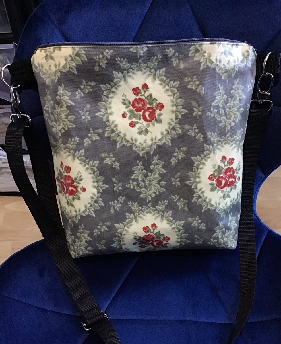 riversidecraft's tweet photo. I made a crossbody oilcloth bag today.  I came across this beautiful oilcloth and couldn’t resist it.  It has a zipped pocket and a zip enclosure.  #crossbodybag #oilclothbag #bagmaking https://t.co/jen9Y1uXrV