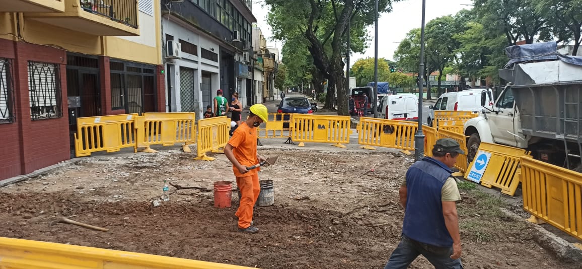 nomataras's tweet photo. 1) En el día de ayer, empresas contratadas por el @gcba desmantelaron la vereda de la Av. Almafuerte al 679, tirando entre los escombros la Baldosa recordatoria de nuestro compañero Juan Carlos Garcia Conde, desaparecido por la dictadura el 22 de Julio de 1977 #NuncaMas https://t.co/oUwKwgJhwJ