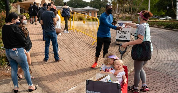 CNNPolitics's tweet photo. It's now illegal in Georgia to give food and water to voters in line https://t.co/KVhHq11KpH https://t.co/uaaXaiBh73